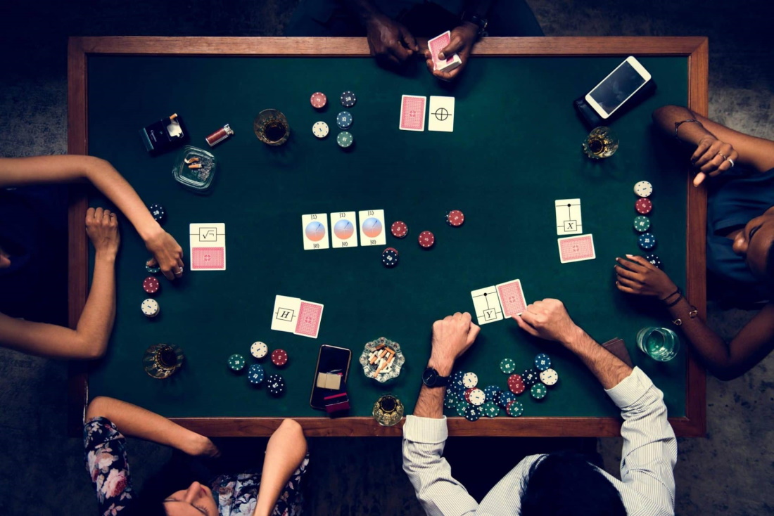 jak vypadá pokerový stůl